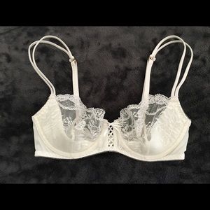 Victoria’s Secret 32C unlined Demi bra